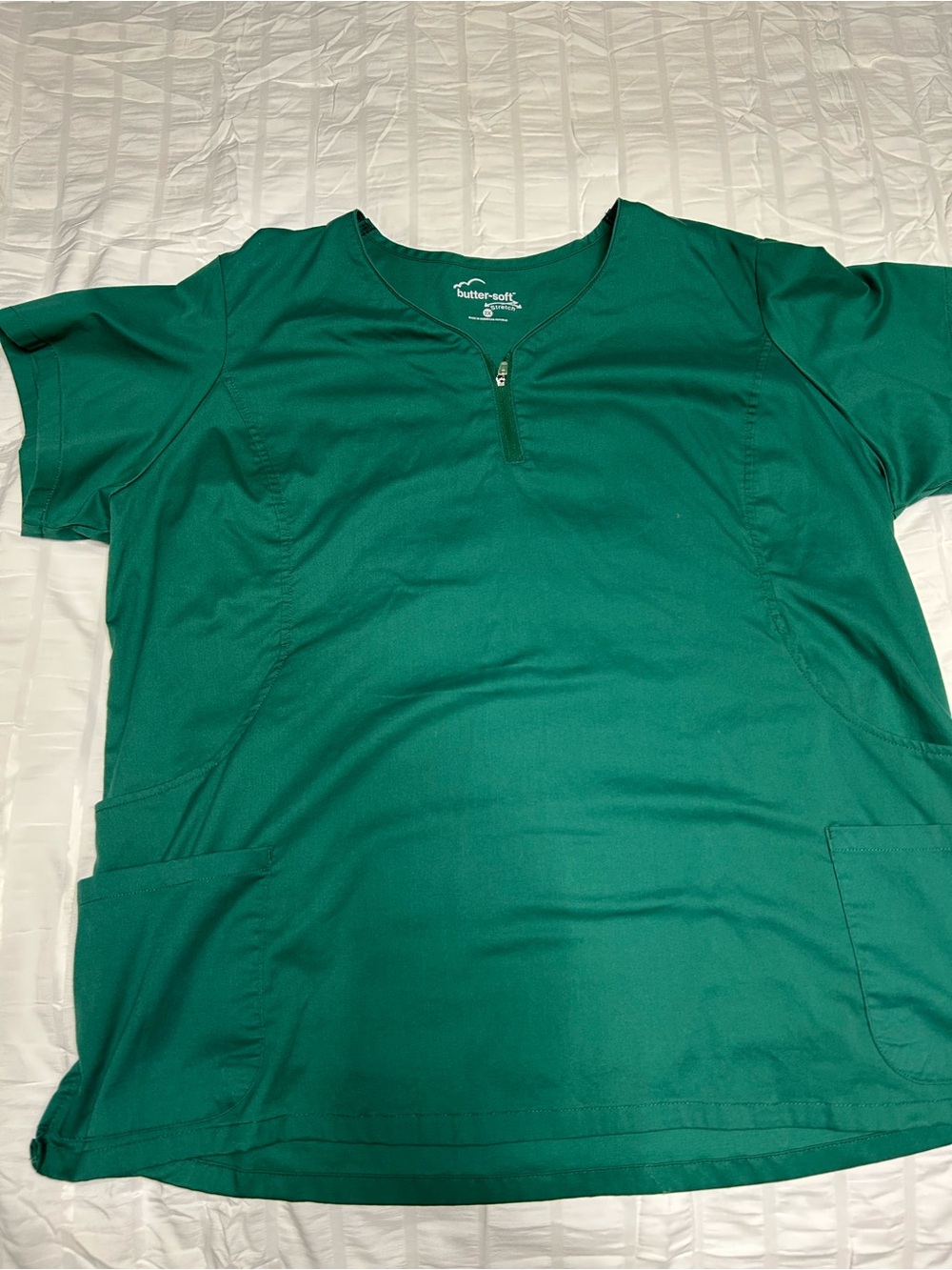 Butter-Soft Women's Emerald Green Short Sleeve V-Neck Scrub Top